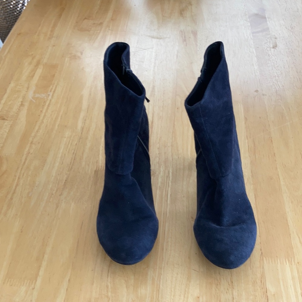 Naturalizer blue suede ankle bootie  8-1/2M